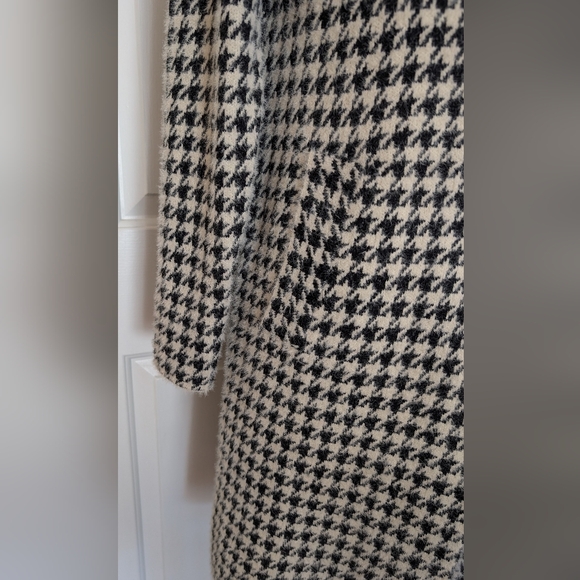 Max Studio Women's Houndstooth Jacquard Sweater Coat - Picture 6 of 8